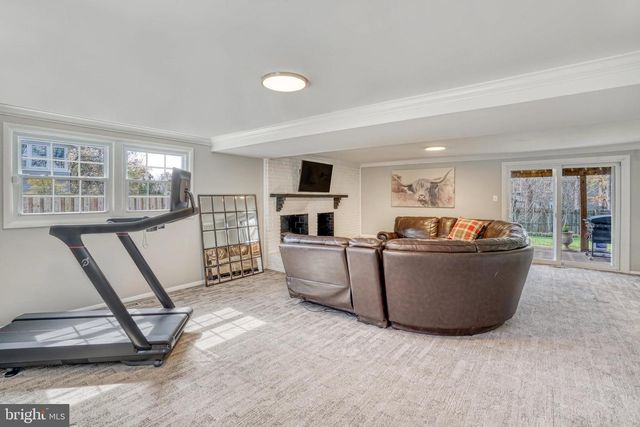 12805 POINT PLEASANT DR, Fairfax, VA 22033