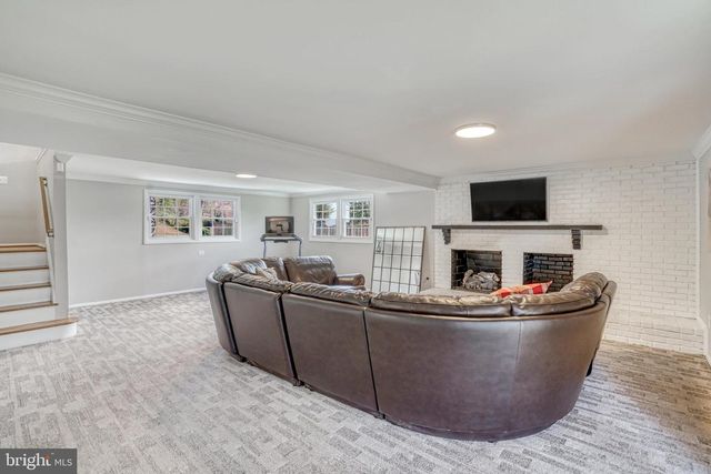 12805 POINT PLEASANT DR, Fairfax, VA 22033