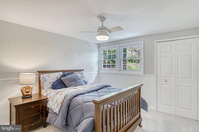 12805 POINT PLEASANT DR, Fairfax, VA 22033