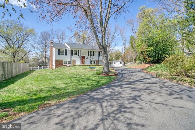 12805 POINT PLEASANT DR, Fairfax, VA 22033