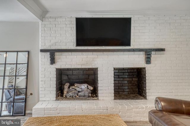 12805 POINT PLEASANT DR, Fairfax, VA 22033
