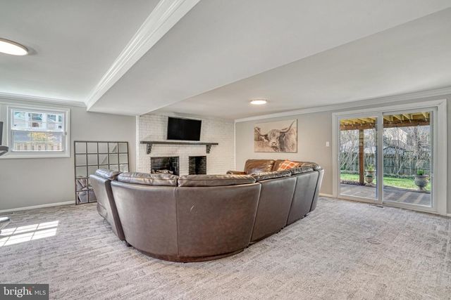 12805 POINT PLEASANT DR, Fairfax, VA 22033