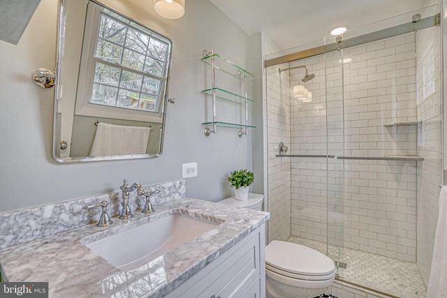 12805 POINT PLEASANT DR, Fairfax, VA 22033