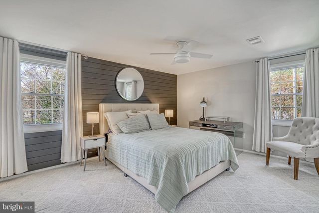 12805 POINT PLEASANT DR, Fairfax, VA 22033
