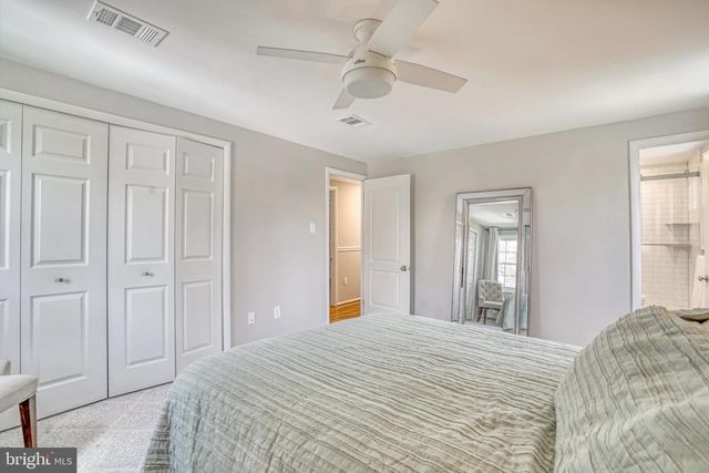 12805 POINT PLEASANT DR, Fairfax, VA 22033