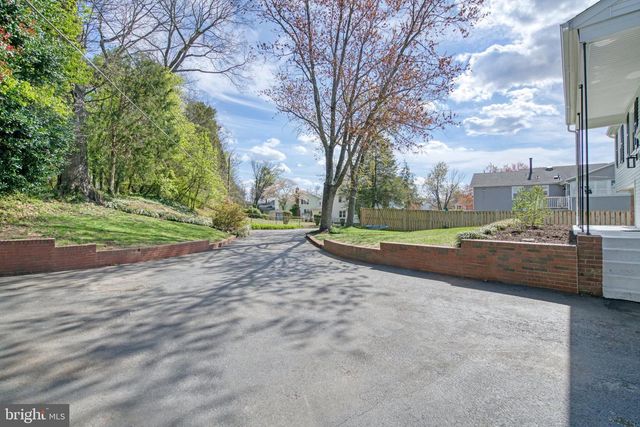 12805 POINT PLEASANT DR, Fairfax, VA 22033