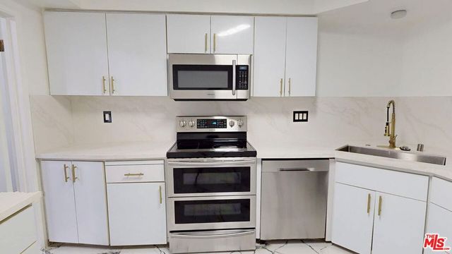 14335 Huston Street 113, Sherman Oaks, CA 91423