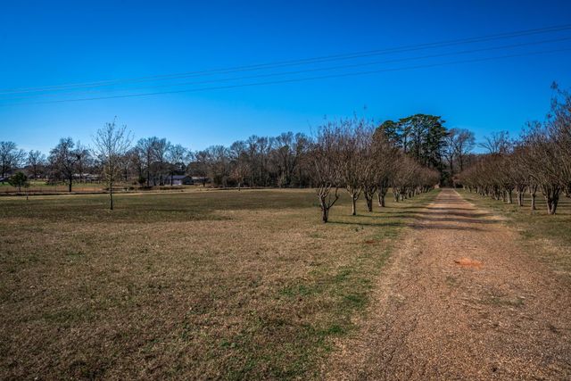 2285 Lansing Switch Rd, Longview, TX 75602