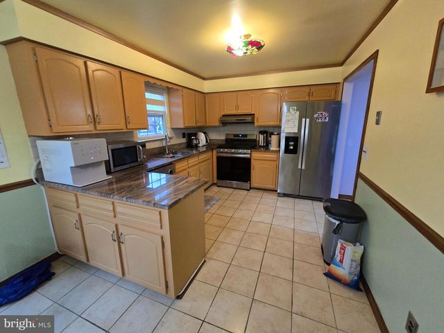 9 DUNMOOR CT S, Hamilton, NJ 08690