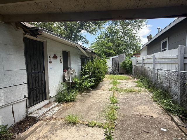 4438 BUENA VISTA ST, San Antonio, TX 78237