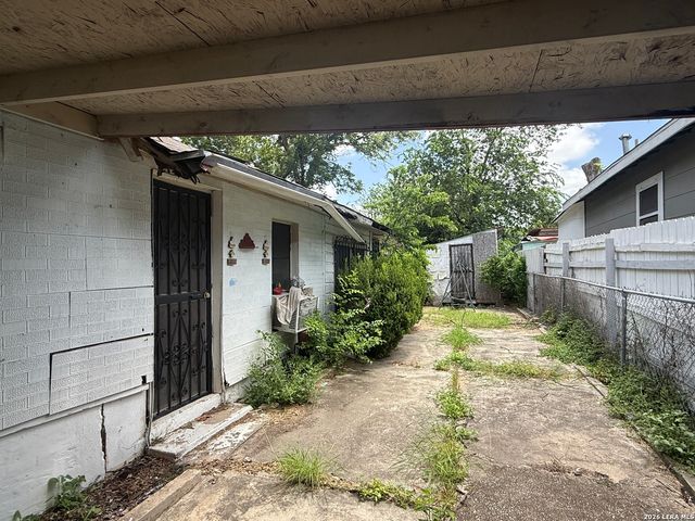4438 BUENA VISTA ST, San Antonio, TX 78237