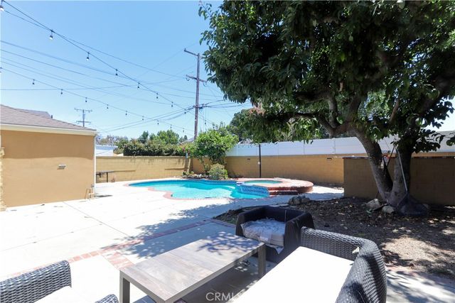 4826 Faculty Avenue, Long Beach, CA 90808