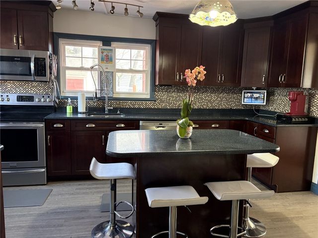 41 Lookout Avenue, North Providence, RI 02911