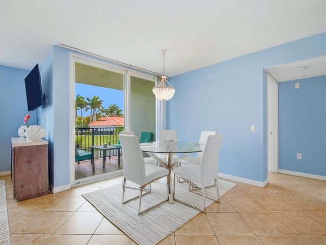 316 Villa Circle, Boynton Beach, FL 33435