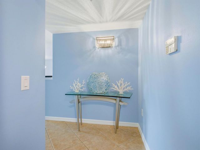 316 Villa Circle, Boynton Beach, FL 33435