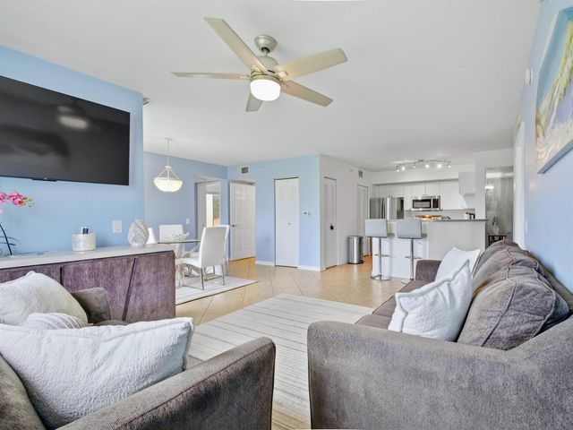 316 Villa Circle, Boynton Beach, FL 33435