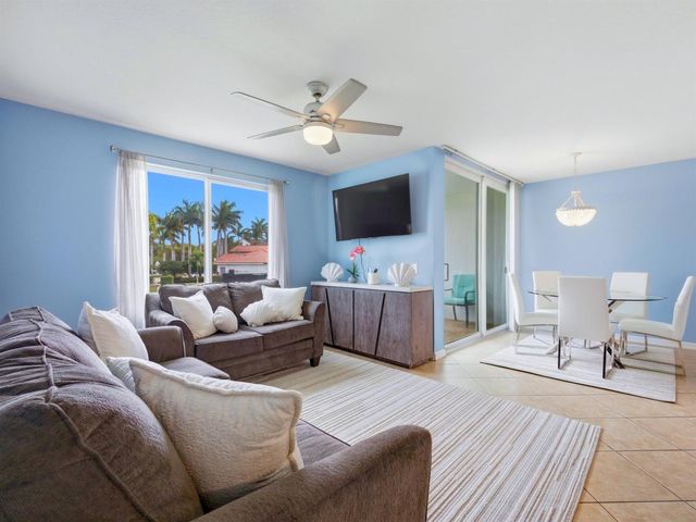 316 Villa Circle, Boynton Beach, FL 33435