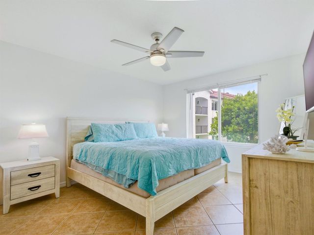 316 Villa Circle, Boynton Beach, FL 33435