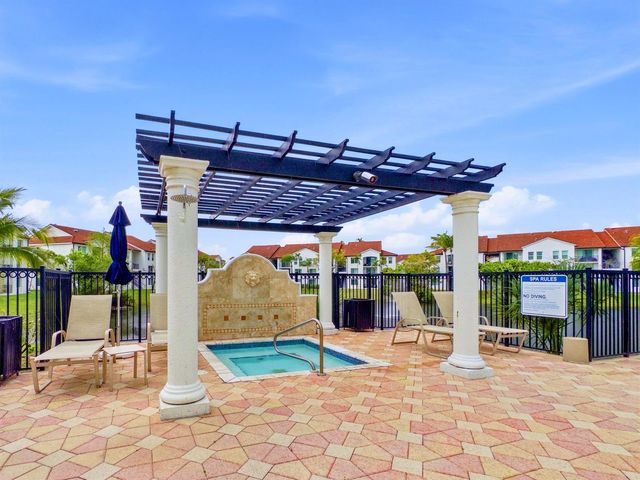 316 Villa Circle, Boynton Beach, FL 33435