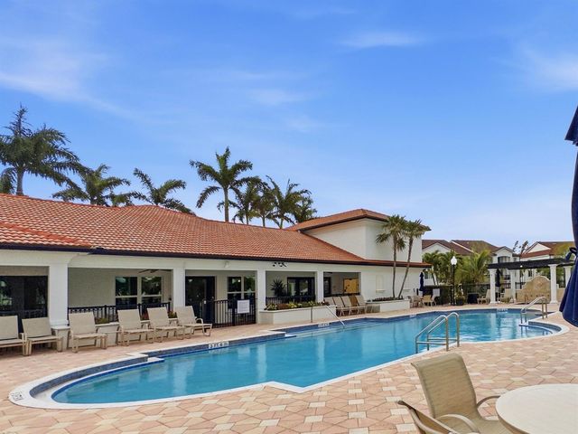 316 Villa Circle, Boynton Beach, FL 33435