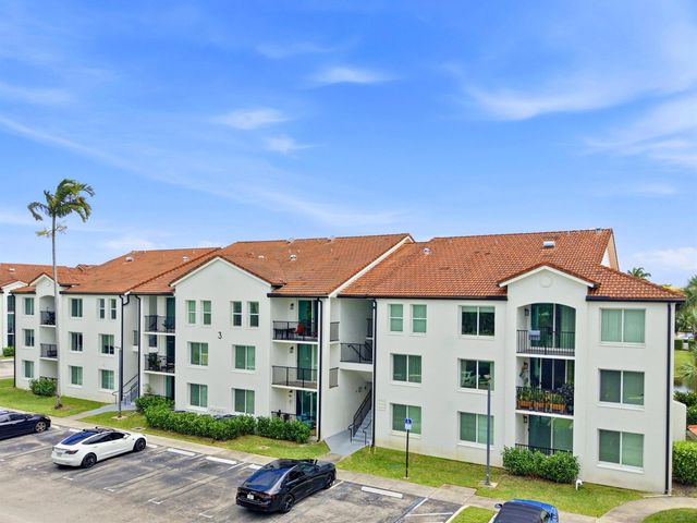 316 Villa Circle, Boynton Beach, FL 33435