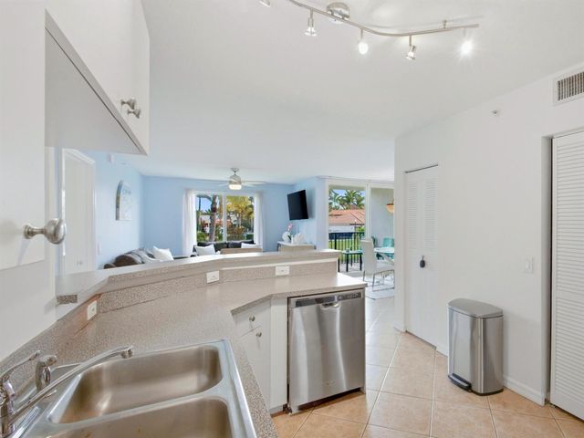 316 Villa Circle, Boynton Beach, FL 33435