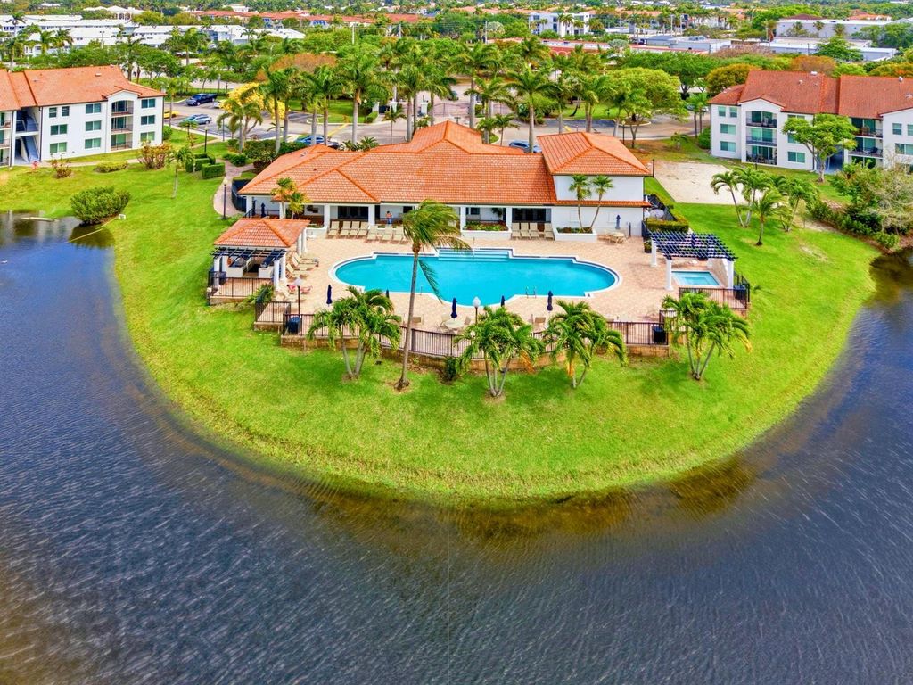 316 Villa Circle, Boynton Beach, FL 33435