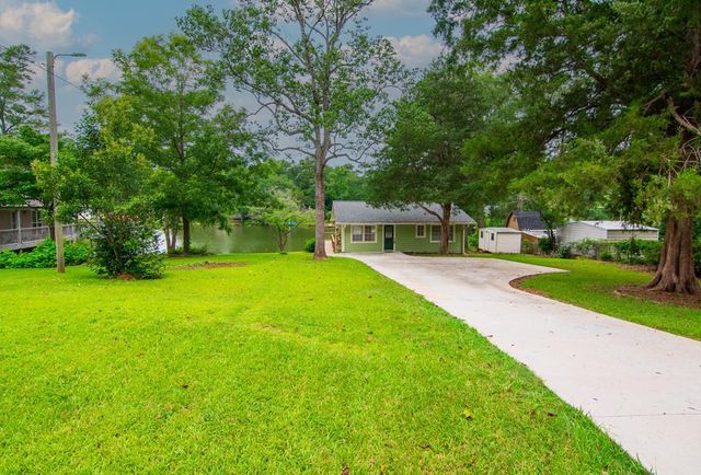1671 West Pine Lake Drive, West Point, GA 31833