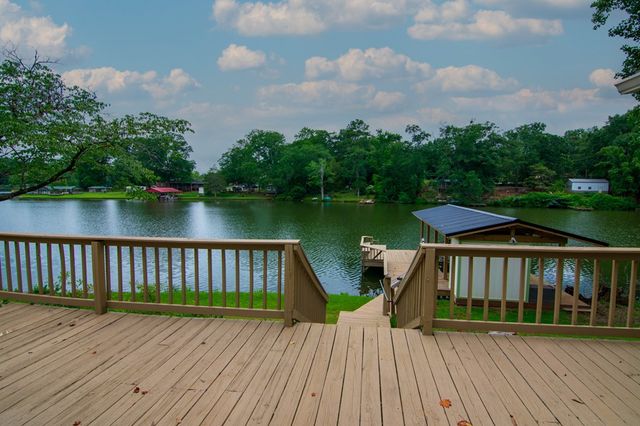 1671 West Pine Lake Drive, West Point, GA 31833
