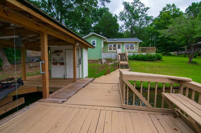 1671 West Pine Lake Drive, West Point, GA 31833