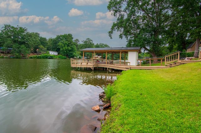 1671 West Pine Lake Drive, West Point, GA 31833