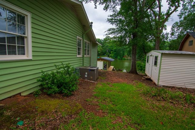 1671 West Pine Lake Drive, West Point, GA 31833