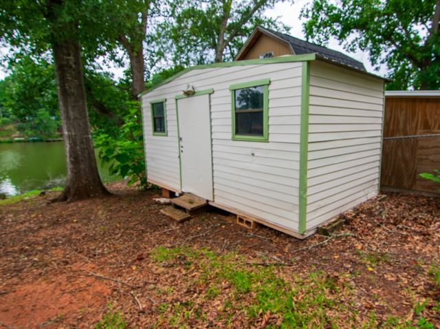 1671 West Pine Lake Drive, West Point, GA 31833