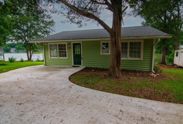 1671 West Pine Lake Drive, West Point, GA 31833