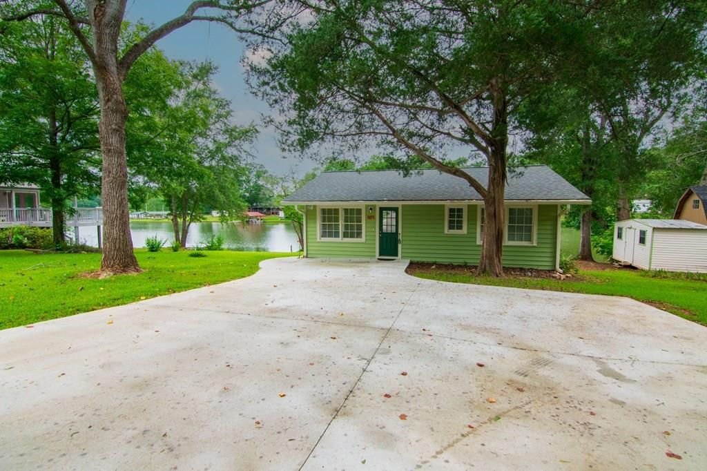 1671 West Pine Lake Drive, West Point, GA 31833