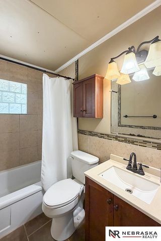 3319 S 40th Street, Omaha, NE 68105