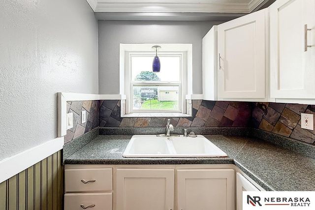 3319 S 40th Street, Omaha, NE 68105