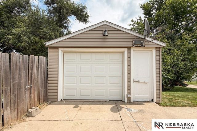 3319 S 40th Street, Omaha, NE 68105