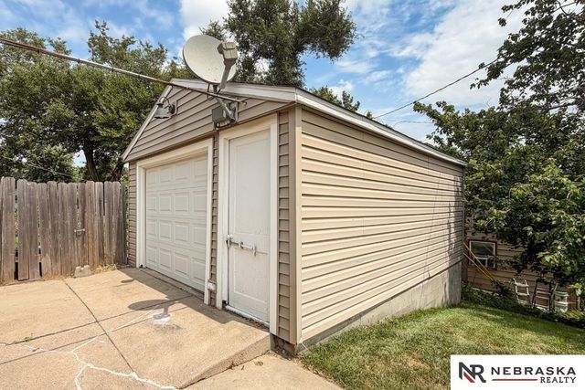 3319 S 40th Street, Omaha, NE 68105