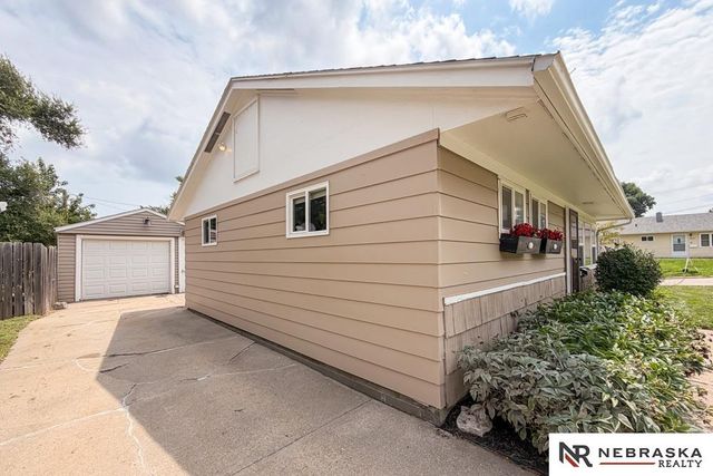 3319 S 40th Street, Omaha, NE 68105