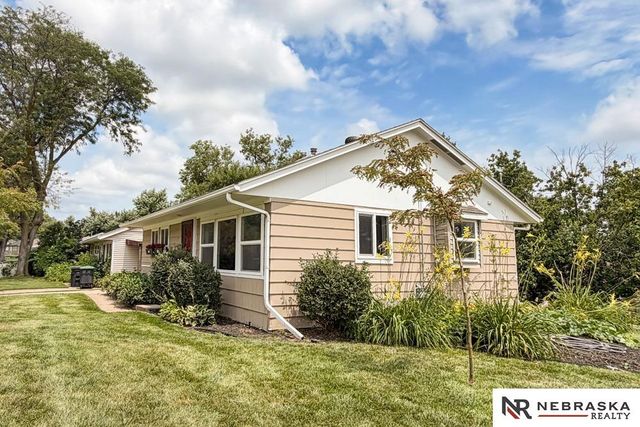 3319 S 40th Street, Omaha, NE 68105