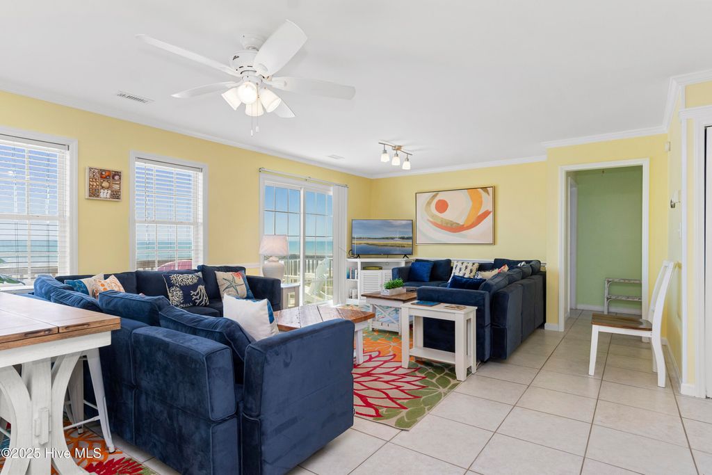 Image 11 of property listing at 101 Ocean Drive, Emerald Isle, NC 28594