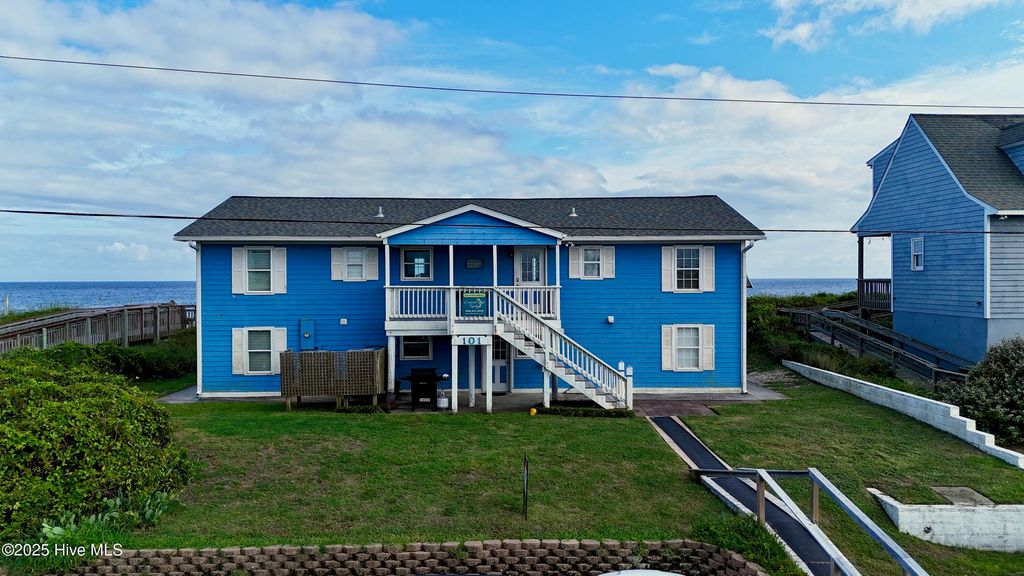 Image 19 of property listing at 101 Ocean Drive, Emerald Isle, NC 28594