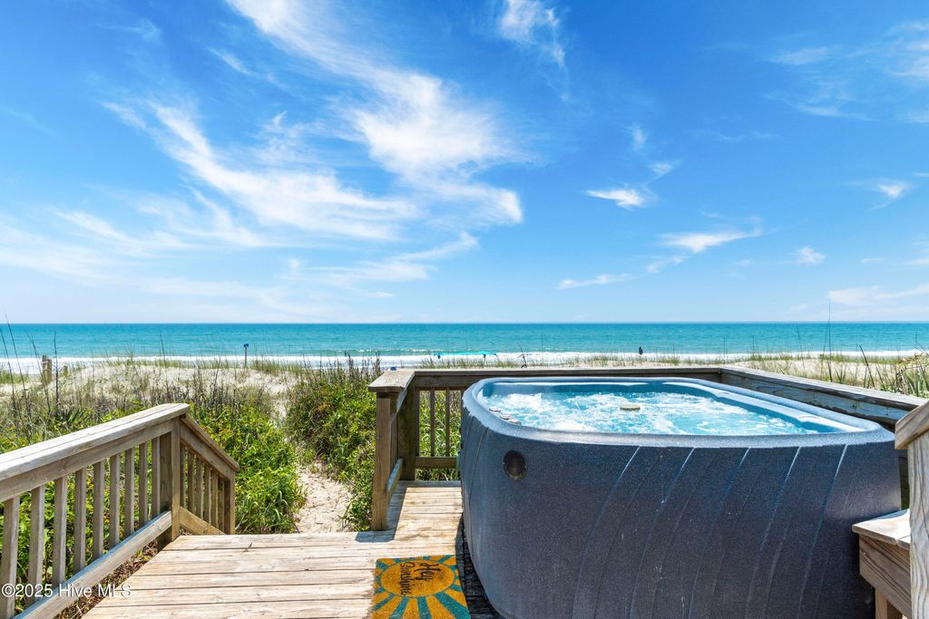 Image 23 of property listing at 101 Ocean Drive, Emerald Isle, NC 28594