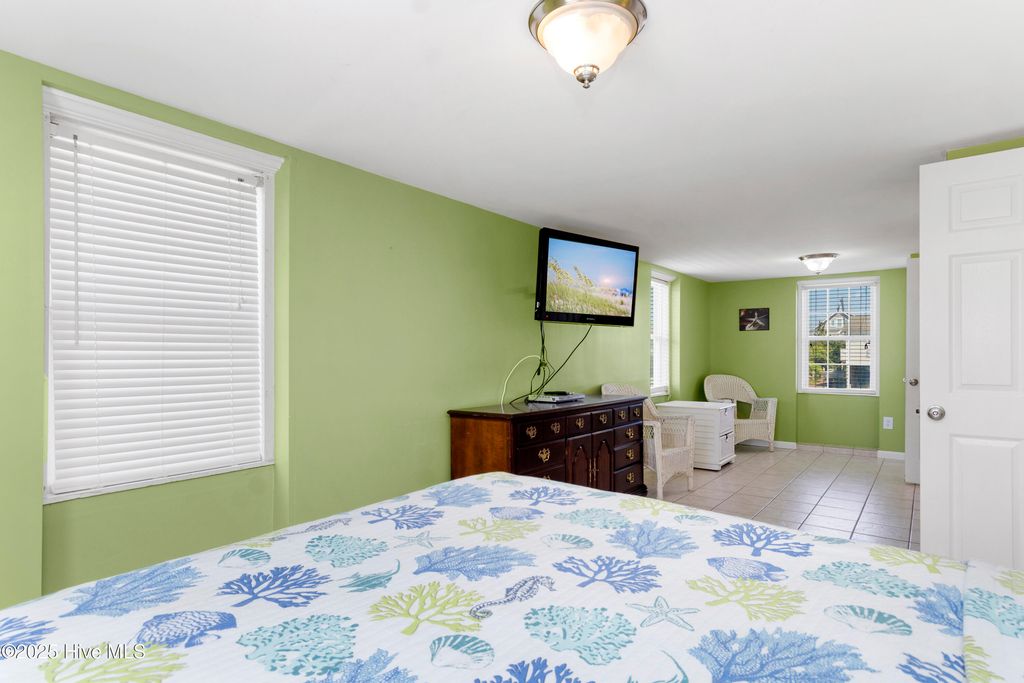 Image 28 of property listing at 101 Ocean Drive, Emerald Isle, NC 28594