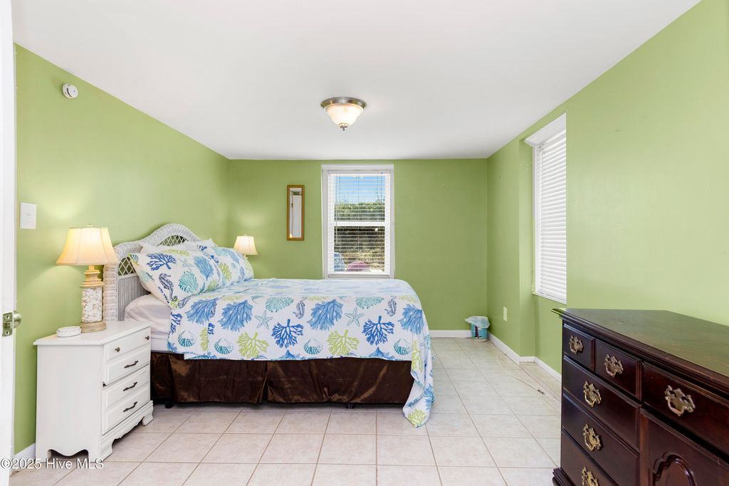 Image 31 of property listing at 101 Ocean Drive, Emerald Isle, NC 28594