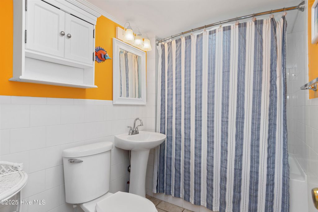 Image 34 of property listing at 101 Ocean Drive, Emerald Isle, NC 28594