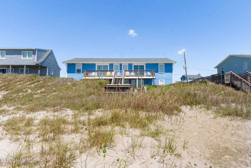 Image 38 of property listing at 101 Ocean Drive, Emerald Isle, NC 28594