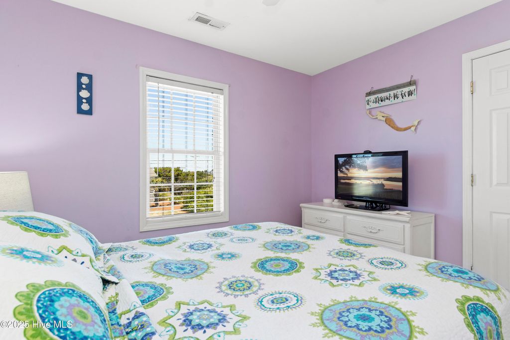 Image 44 of property listing at 101 Ocean Drive, Emerald Isle, NC 28594