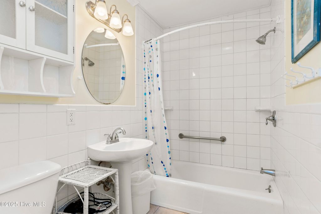 Image 51 of property listing at 101 Ocean Drive, Emerald Isle, NC 28594